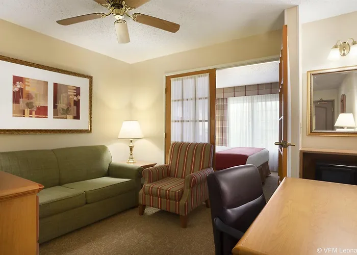 Hotel Country & By Radisson, Airport, Oh 3*