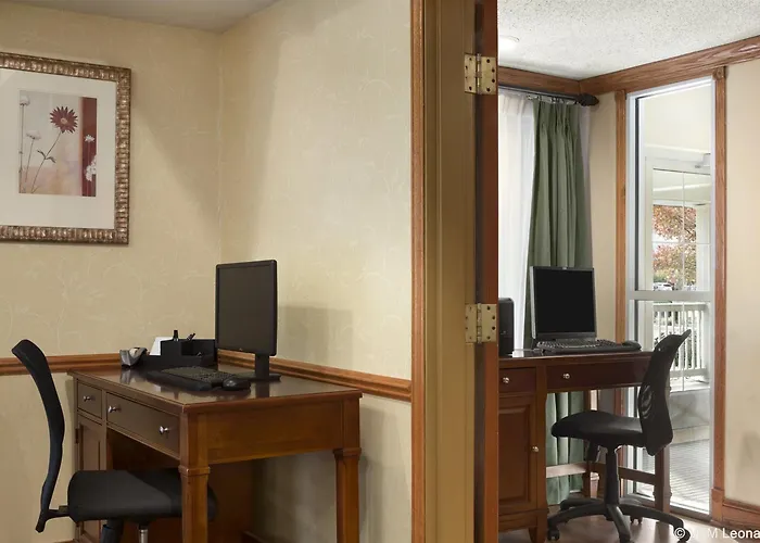 Hotel Country & By Radisson, Airport, Oh 3*