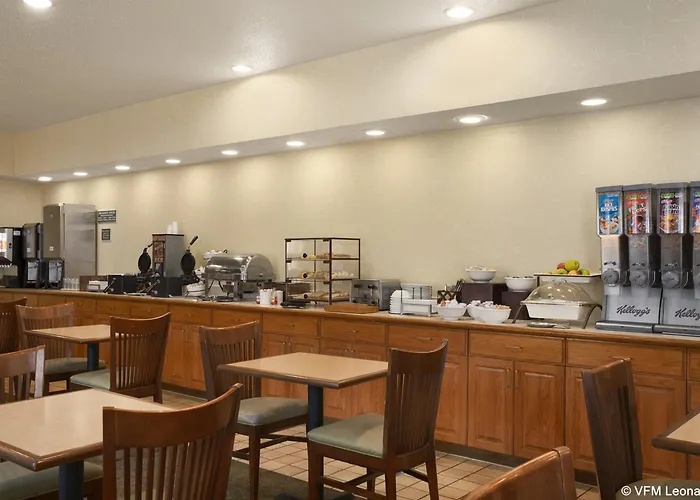 Country & By Radisson, Airport, Oh Hotel 3*