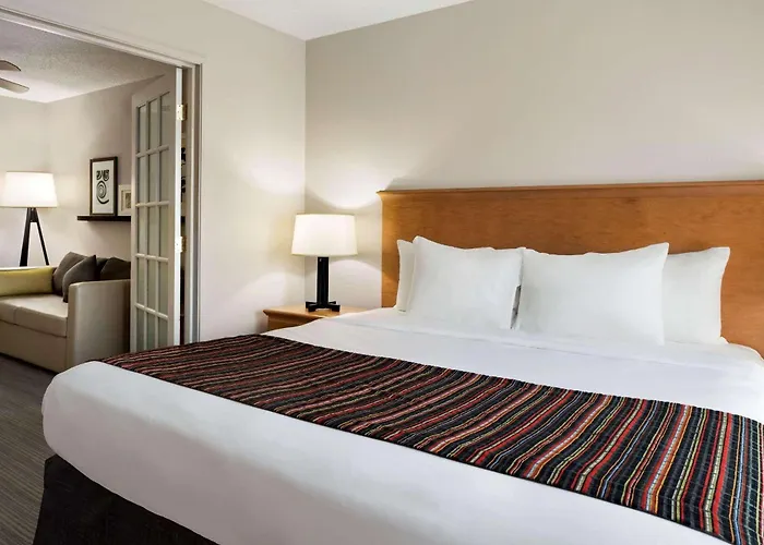 Country & By Radisson, Airport, Oh Hotel 3*