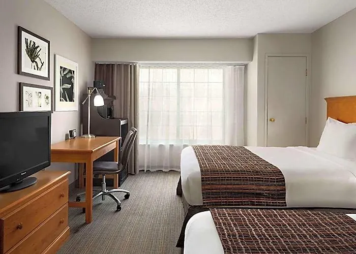 Hotel Country & By Radisson, Airport, Oh