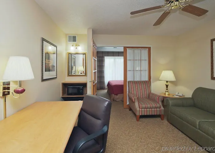 Hotel Country & By Radisson, Airport, Oh